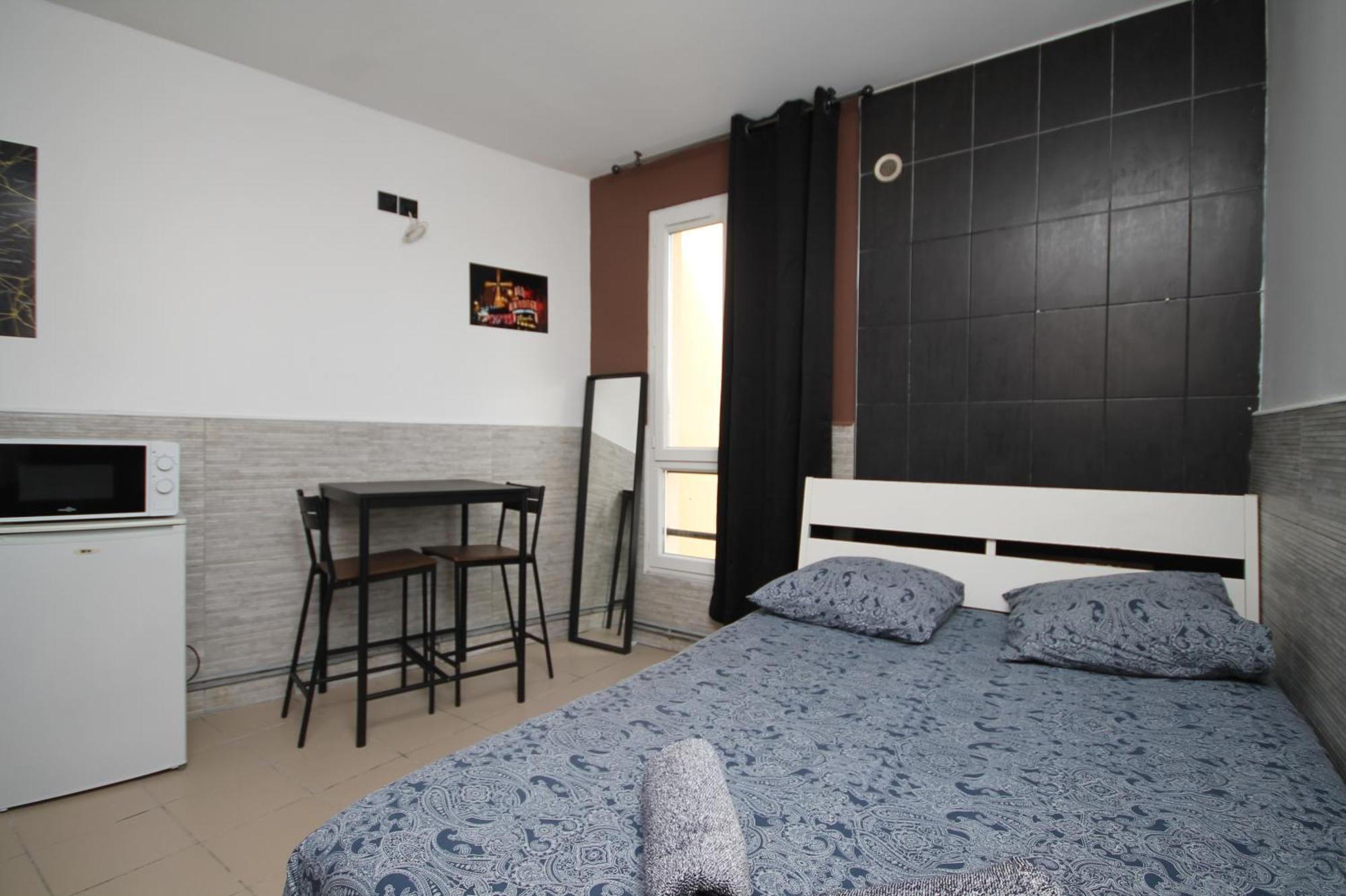 04 - Chambre Avec Lit Double Proche Paris Et Transports Wifi Сен-Дени Экстерьер фото